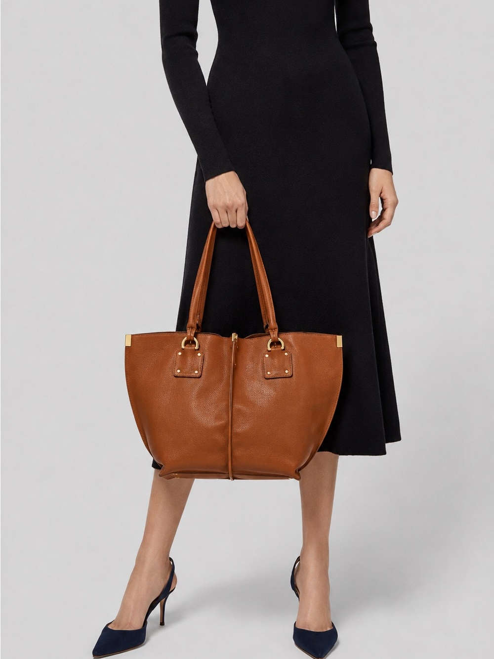 CHLOÉ VICK MEDIUM LEATHER TOTE — CARAMEL/TAN 🤎